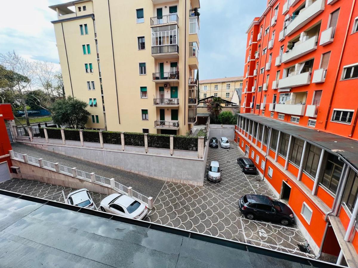 Casa Vacanza Elena เวโรนา ภายนอก รูปภาพ