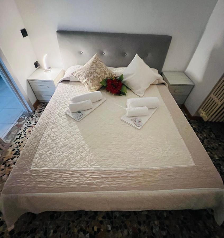 Casa Vacanza Elena เวโรนา ภายนอก รูปภาพ